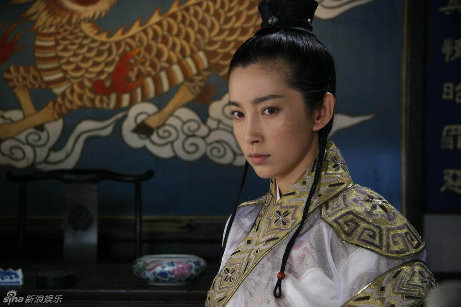 《天之骄子》:李冰冰扮演一代奇女子孟丽君.