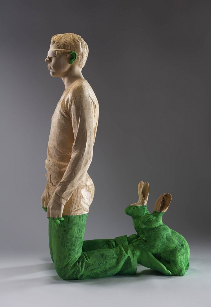 雕塑家willy verginer,擅长运用简单的色调,巧妙的丰富其木雕作品