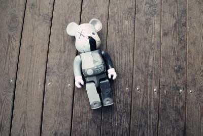 kaws original fake be@rbrick bearbrick 400% 暴力熊 公仔