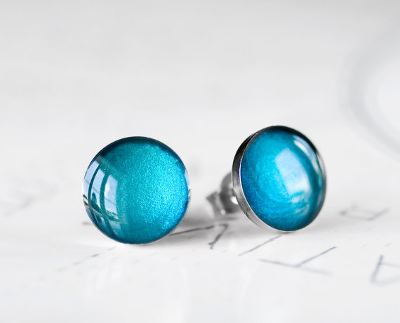 peacock resin stud earrings - deep ocean aqua blue turquoise
