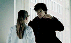 神探夏洛克3# 撩风衣 捯饬卷毛 艾玛 血槽清空了好么【gif by tumblr