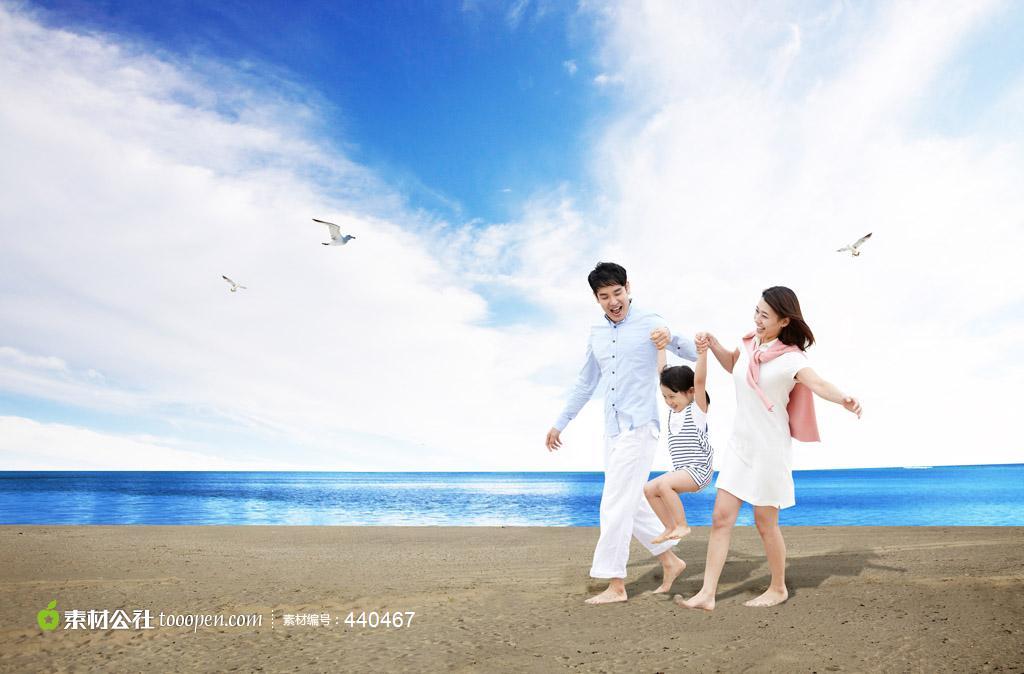 在沙滩上玩耍的一家人 - 堆糖,美图壁纸兴趣社区