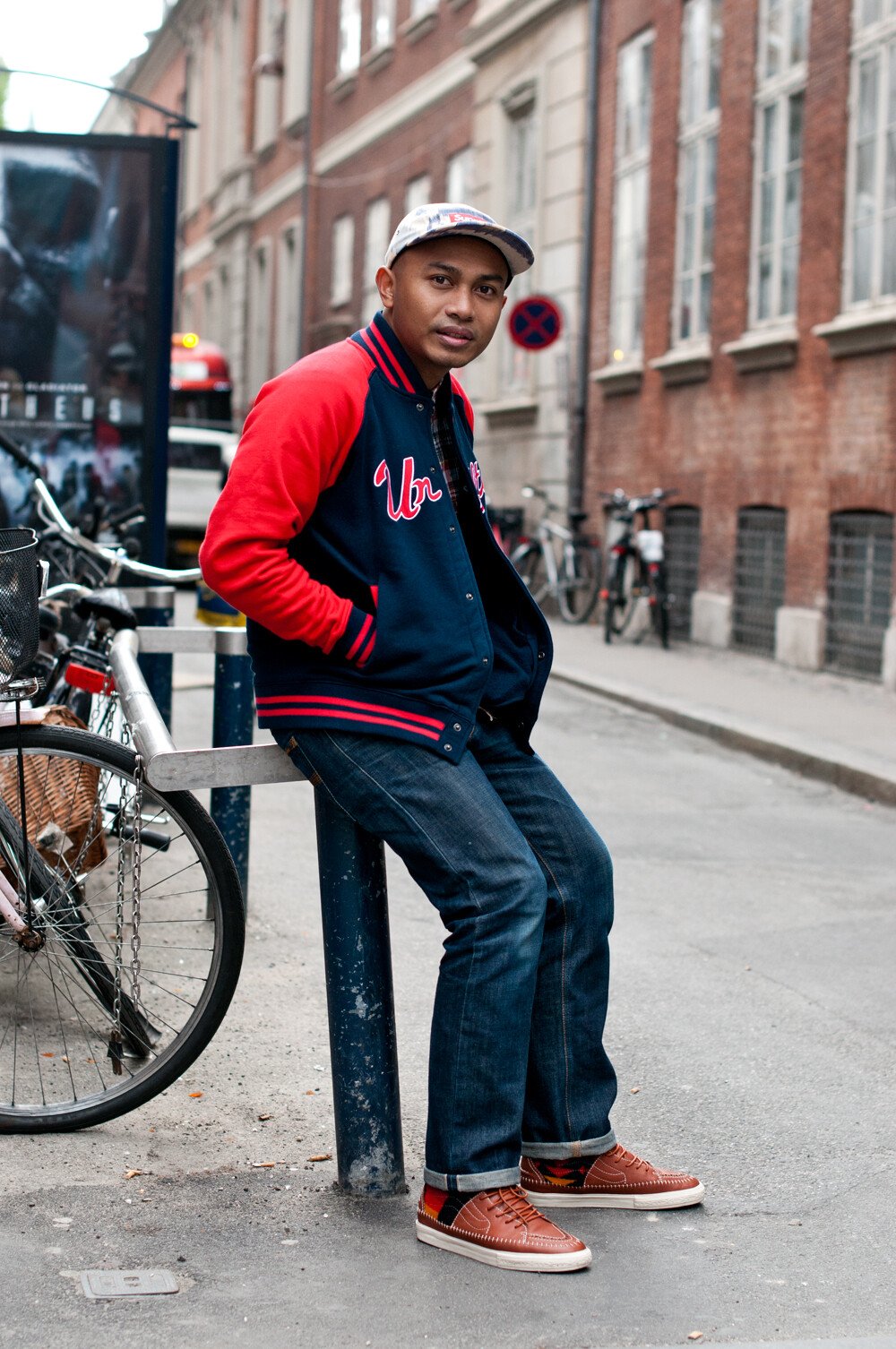 潮男们喜爱的时尚元素之一,运动休闲风,街头感强烈的棒球服也是大爱