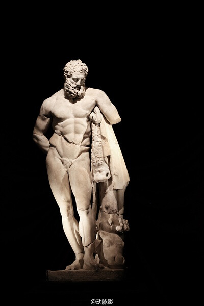 这尊雕塑的头及身躯上世纪初被盗运至美国波士顿博物馆400_600竖版 竖