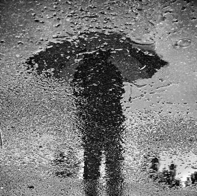 男人雨天伤感图片图片