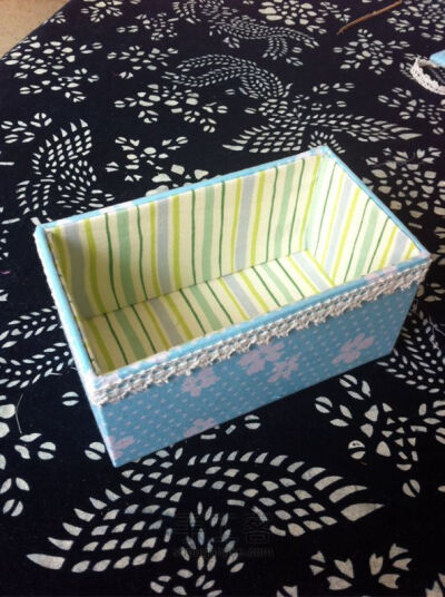 纸盒改造收纳盒,一直很喜欢裱糊工整的盒子,试着做一次