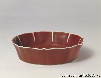 鲜红釉葵花式洗:纯红釉瓷器创始于元代晚期,至明永乐年间完全成熟.