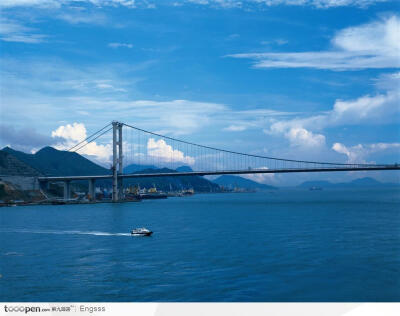 沿海城市中的跨海大桥