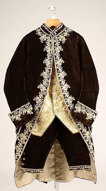 服装十八世纪的刺绣男装