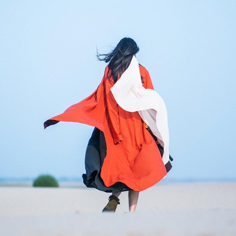 女人风衣背影冷酷图片图片