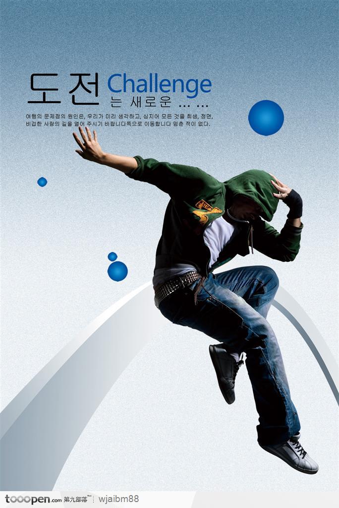 一个街舞者在摆poss