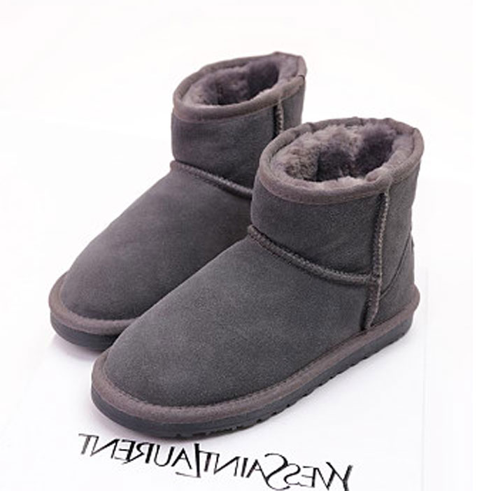 双线锁边包边针法,底防滑,专为亚洲人设计的脚型,并且采用皮毛一体