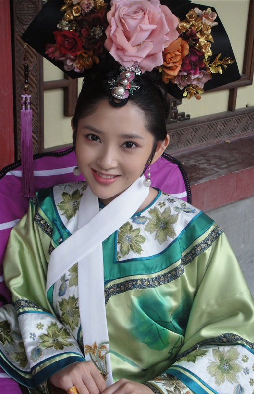 17 唐艺昕祺嫔真心漂亮,小圆脸,很娇俏.虽然角色肤浅而讨厌.