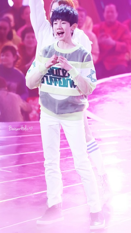 tfboys-王源 150208 北京卫视春晚录制9p 粉嫩嫩清新甜的薄荷绿少年