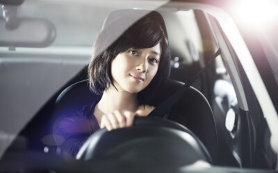 是的,这就是桂纶镁主演的一个广告微电影.