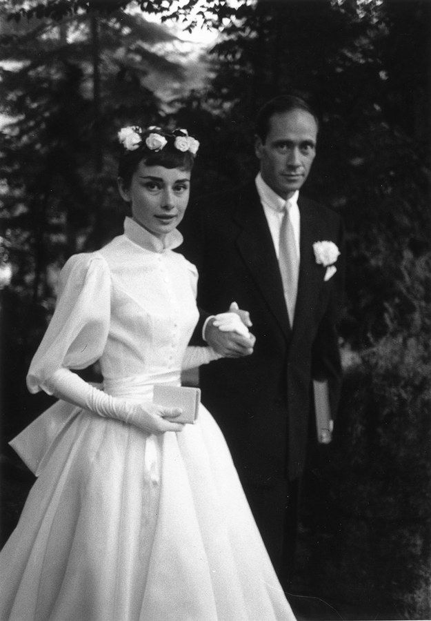1954年奥黛丽·赫本和梅尔费雷尔经典婚纱照
