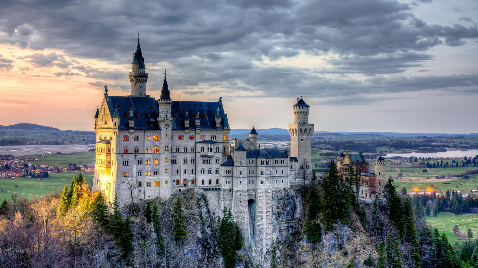 充满着浪漫和童话色彩,德国南部的两大城堡——新天鹅堡,霍亨索伦城堡