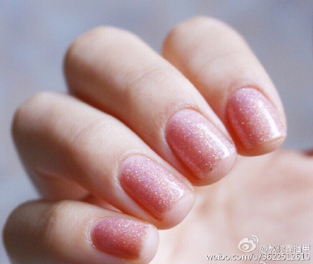 纯色指甲look给自己挑一个换换心情吧