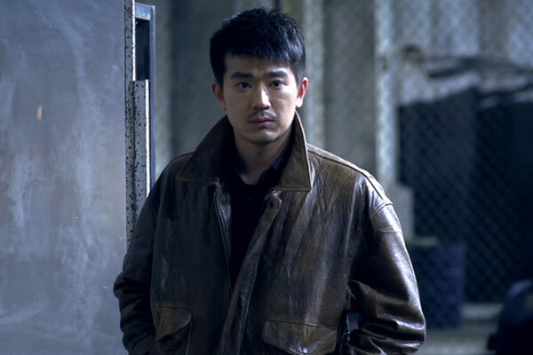 2007年参演电视剧《康熙微服私访记5》和《笑着活下去》进入娱乐圈