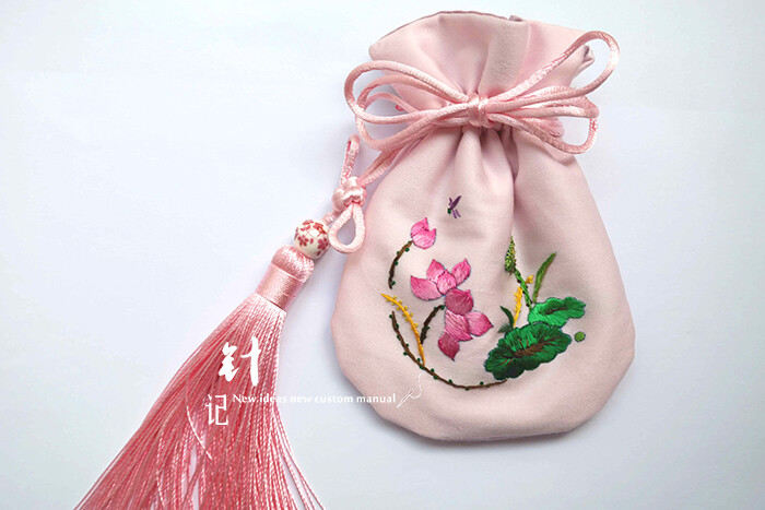 手工刺绣 手绣荷包 驱蚊避邪香囊 礼物袋 汉服绣品订制《步莲》