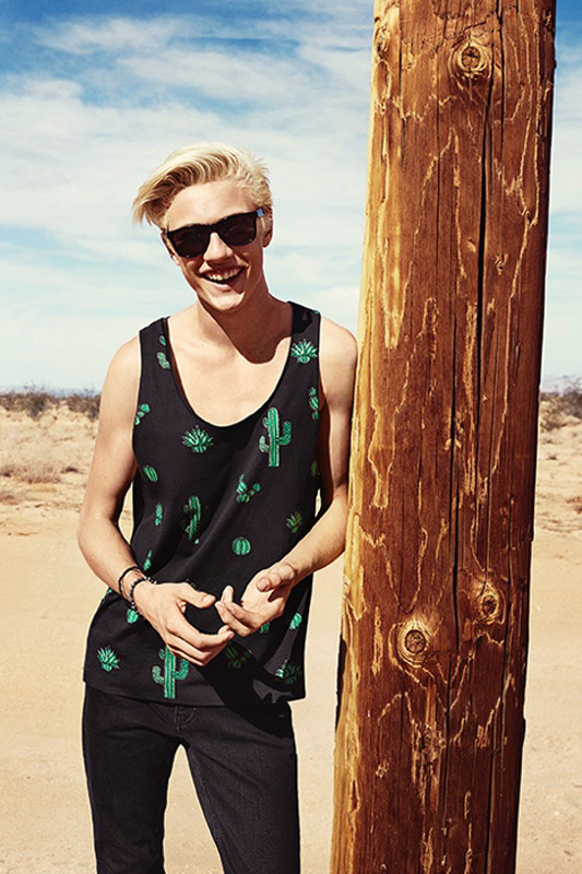 天使男 lucky blue smith 帅气演绎 h&amp;m loves coachella