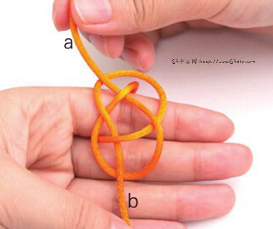 二根线简单的花式编绳图片