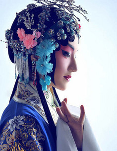 人称戏子无义,谁来怜惜你的悲喜 0 8 素扬  发布到  戏子 图片评论 0