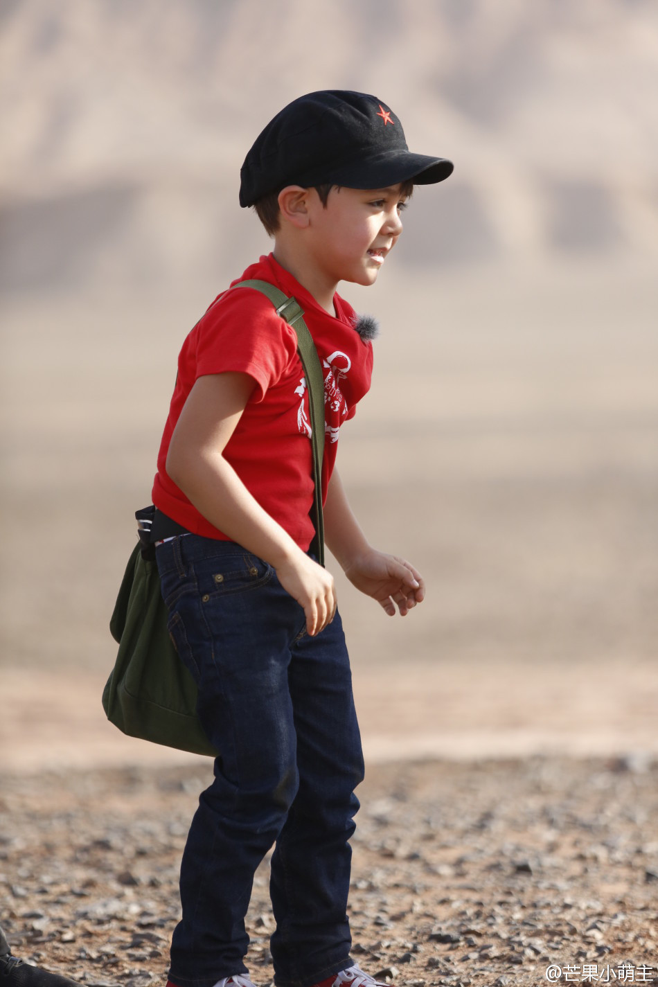 刘诺一盖世小萌主我诺红红火火恍恍惚惚红星帽帆布包帅