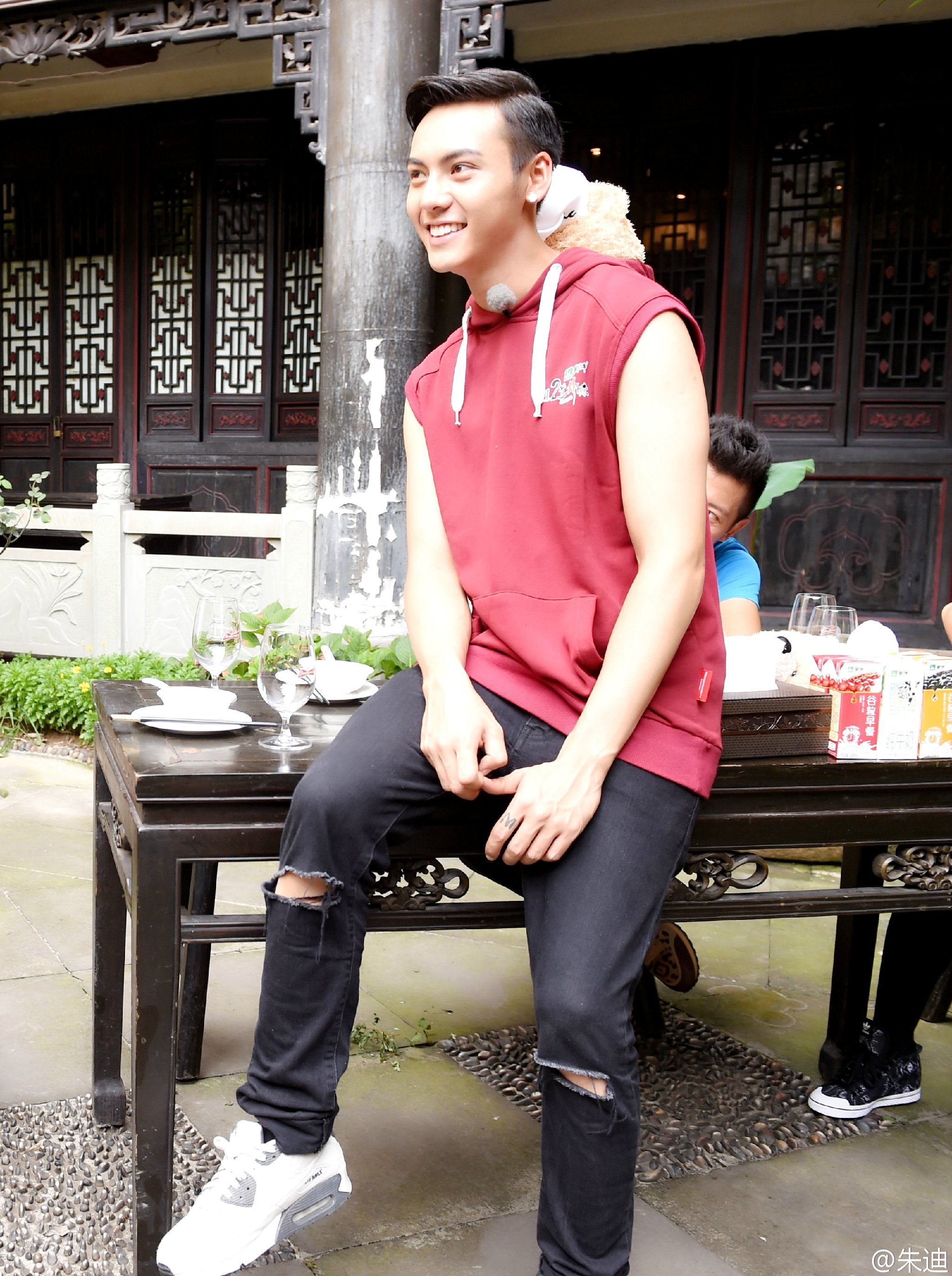 陈伟霆#用帽子背着小熊的william可爱爆了