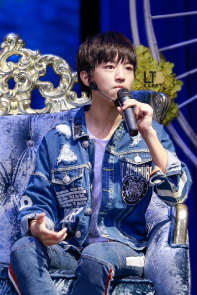 tfboys-王俊凯 过生日要躺沙发才比较开心