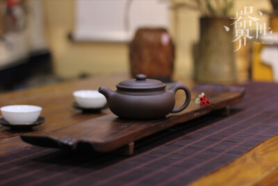 2ml)紫砂艺人潘鑫伦,2006年开始制作紫砂壶,宜兴紫砂工艺美术员,师从