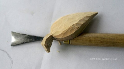 0条  收集   点赞  评论  今天的雕刻手工还是一个木雕教程,用木头