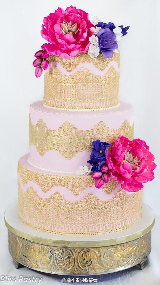 金色婚礼蛋糕心