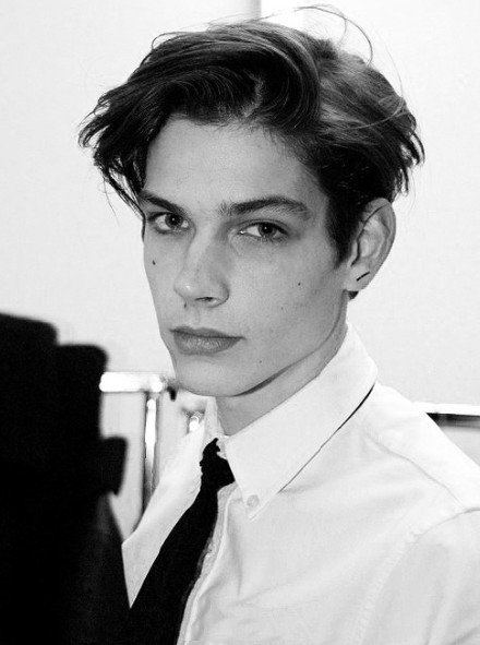 虽然模特职业前途一片光明,但他现在不走runway改行