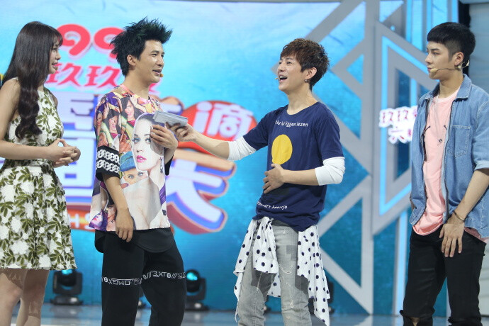 大张伟透鲜滴星期天# 大家早,通过看门大爷紧急联系的街坊又来串门啦