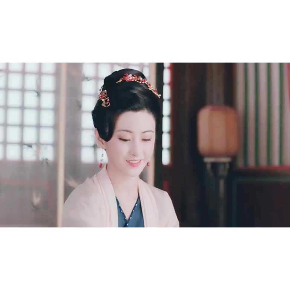 朱圣祎‖《漂亮书生》穆小漫白边头像 cr.苏仙染.