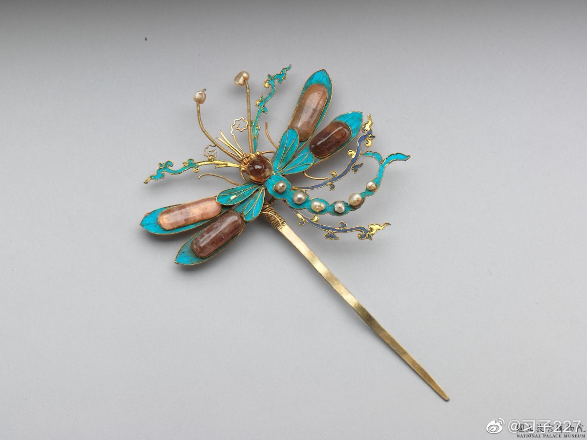 清嘉庆时期蜻蜓簪,台北故宫博物院藏