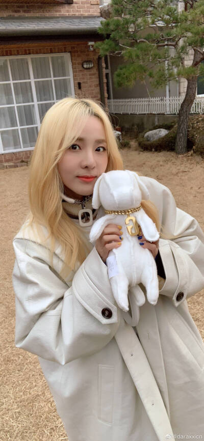 朴山多拉2ne1