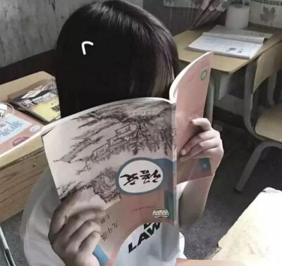 女生拿书遮脸图片图片