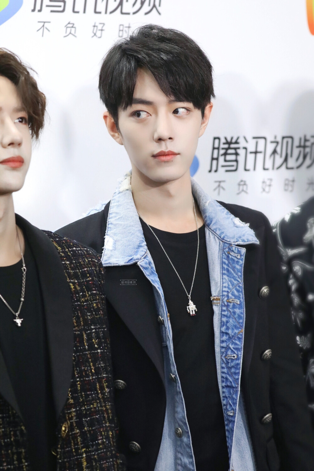 博君一肖肖战王一博来个斜视赞