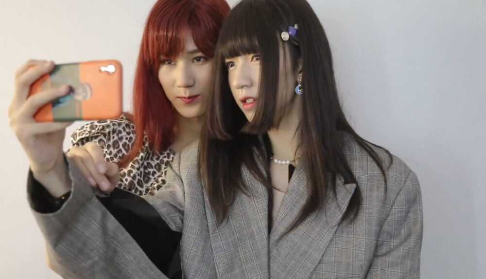 张真源 贺峻霖 张珍媛与tina贺的姐妹照