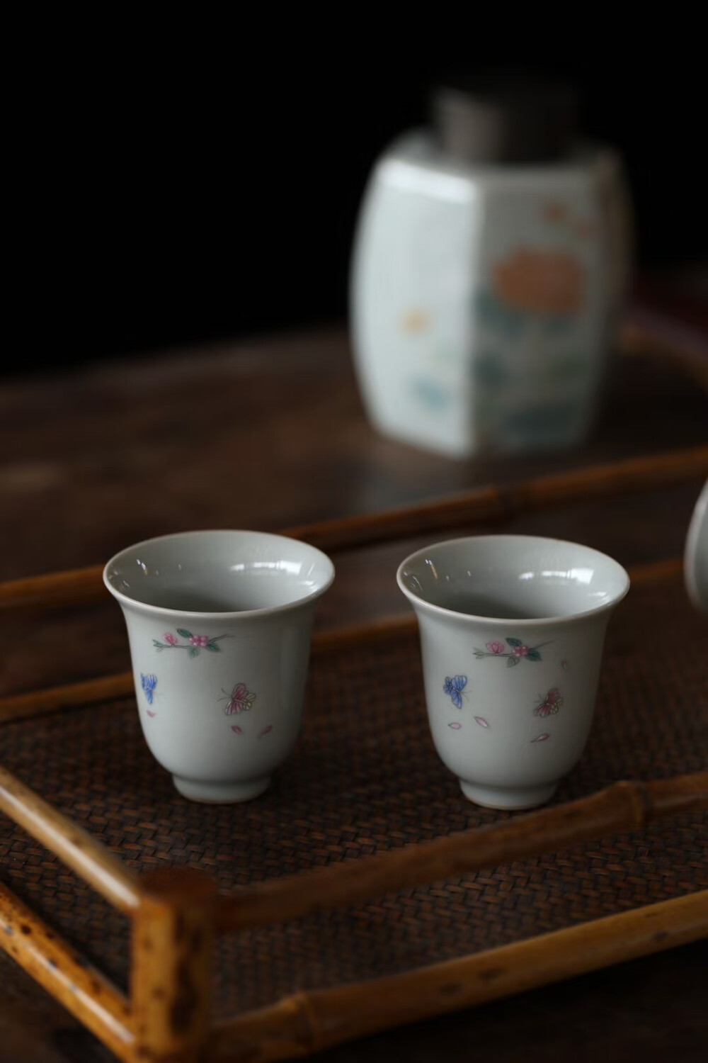 仿古闻香杯:品茗杯庄生晓梦迷蝴蝶容量50ml 高度5.5口径5.5cm