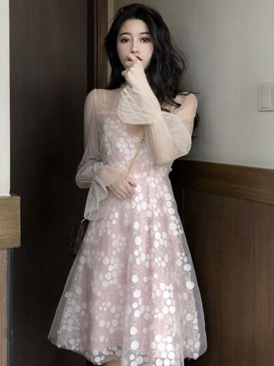 漂亮的衣服儿童画