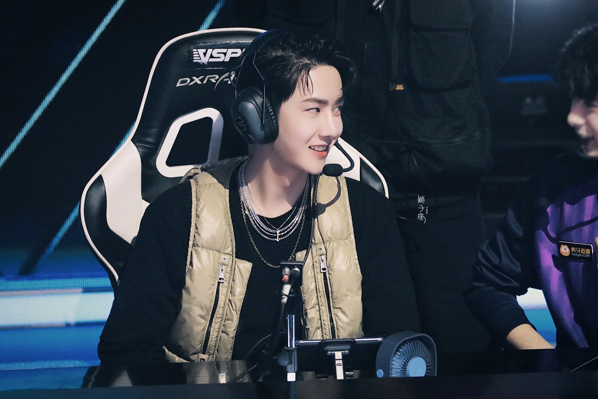 201115 2020和平精英国际冠军杯明星表演赛(上海) @uniq-王一博 cr