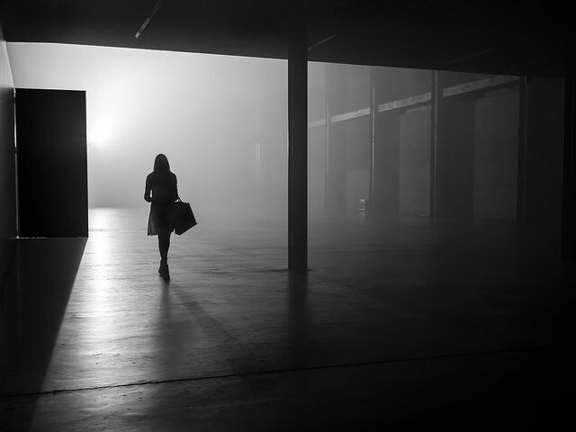 摄影师rupert vandervell黑白影像 孤独街头