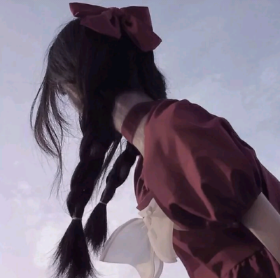 我的温柔是装的 脾气也是装的 傻里傻气是装的 就连我的善良也是装的