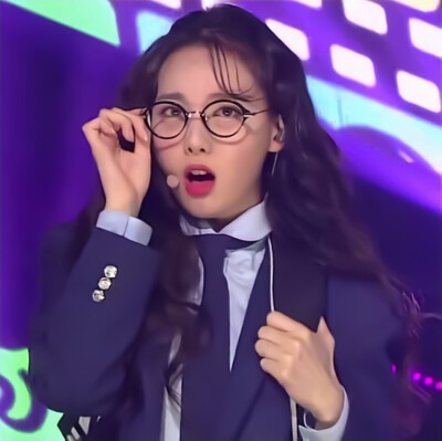 林娜琏. /what is love .