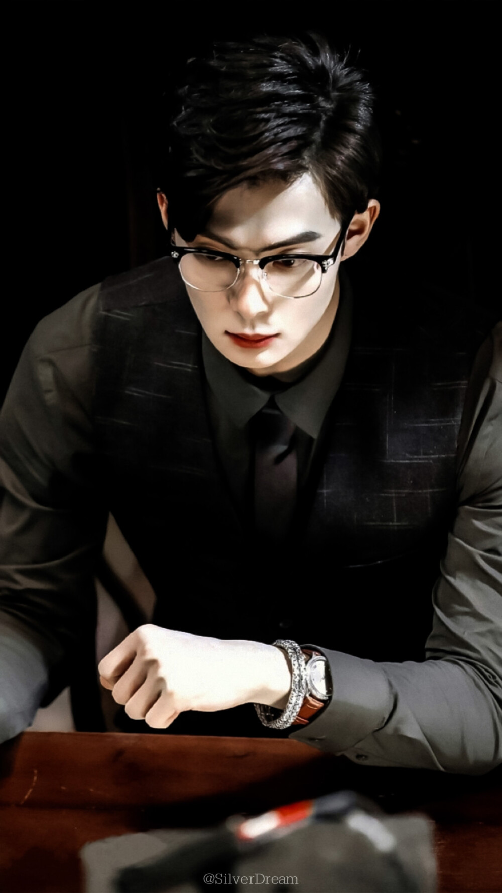 我们曾在高朋满座中将隐晦爱意说到最尽兴