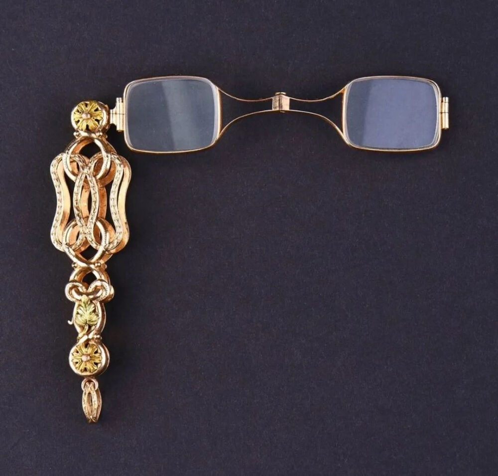 后期法国出品18三色金葡萄叶纹饰镂雕藤蔓情人之结主题长柄可折叠眼镜