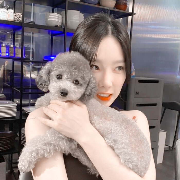 金泰妍和她的狗勾(